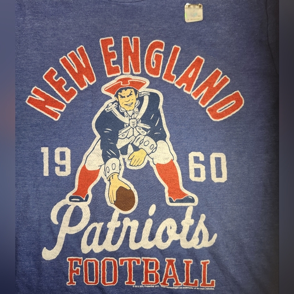 NWT Men's New England Patriots 1960 Football T-shirt - Picture 2 of 4